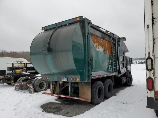 2004 Mack 600 MR600