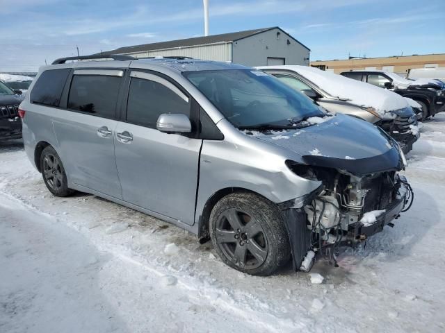 2018 Toyota Sienna XLE