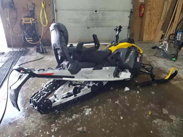 2024 Skidoo Grand Touring