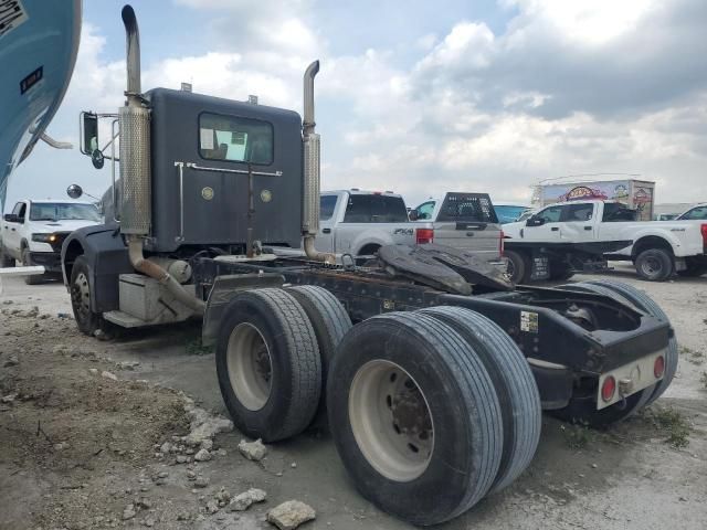 2004 Peterbilt 385