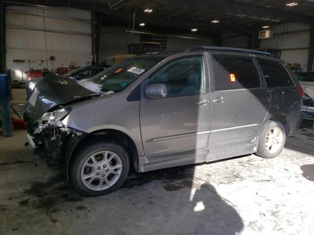 2005 Toyota Sienna XLE