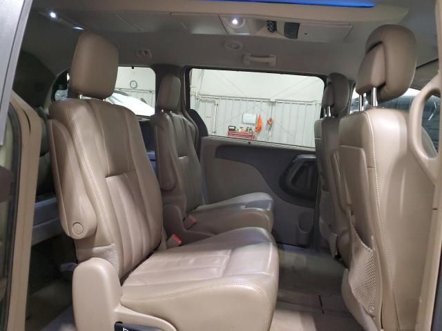 2012 Chrysler Town & Country Touring L