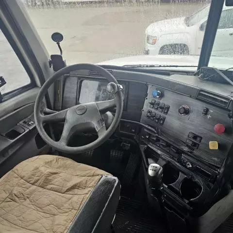 2006 Freightliner Conventional Columbia