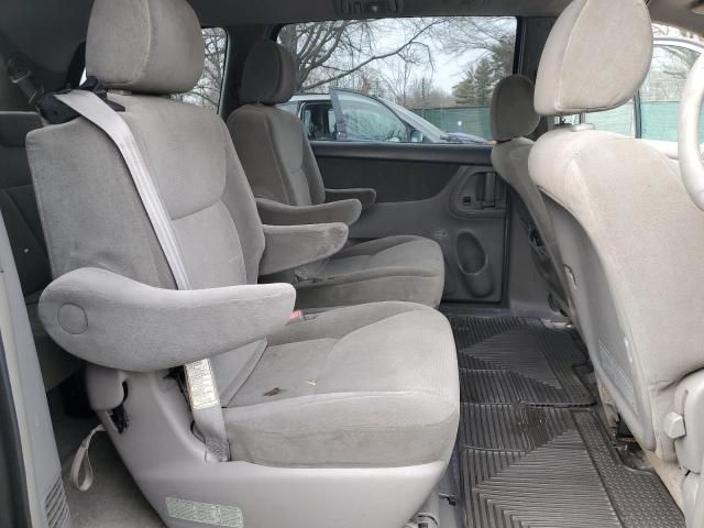 2005 Toyota Sienna CE