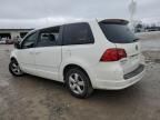 2010 Volkswagen Routan SE