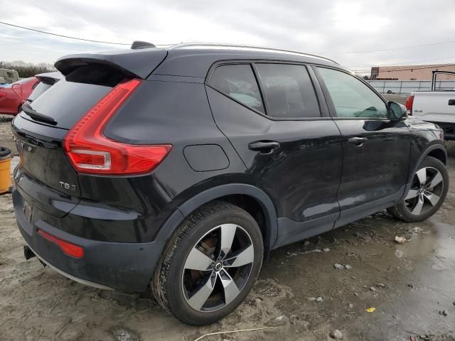 2019 Volvo XC40 T5 Momentum