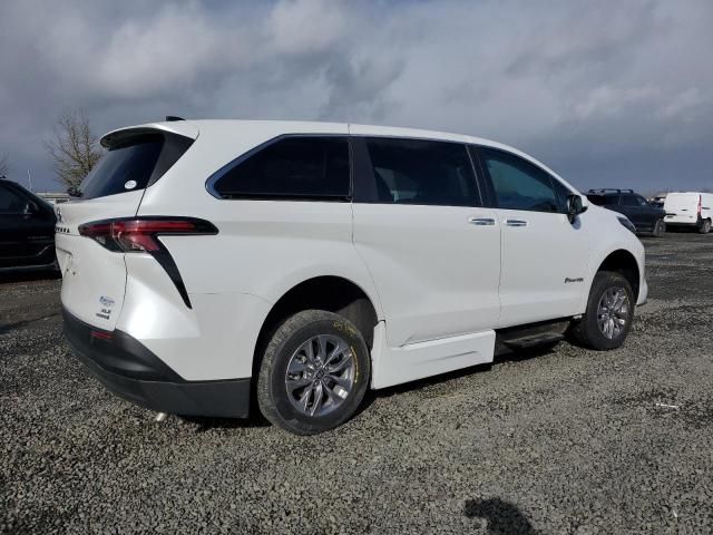 2022 Toyota Sienna XLE