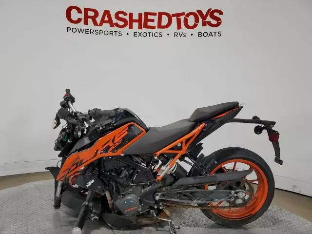 2023 KTM 200 Duke