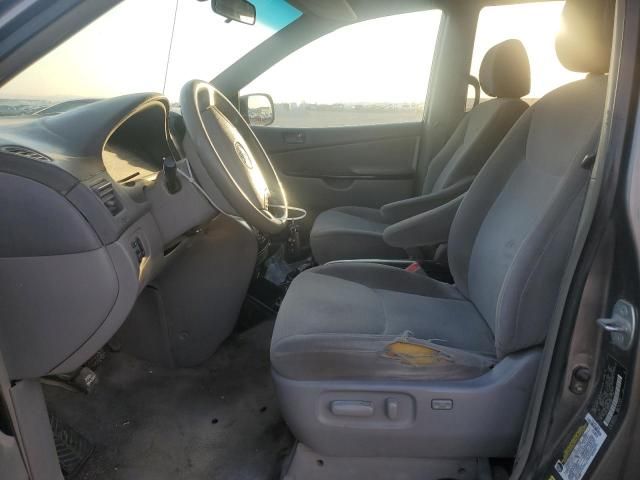 2005 Toyota Sienna CE