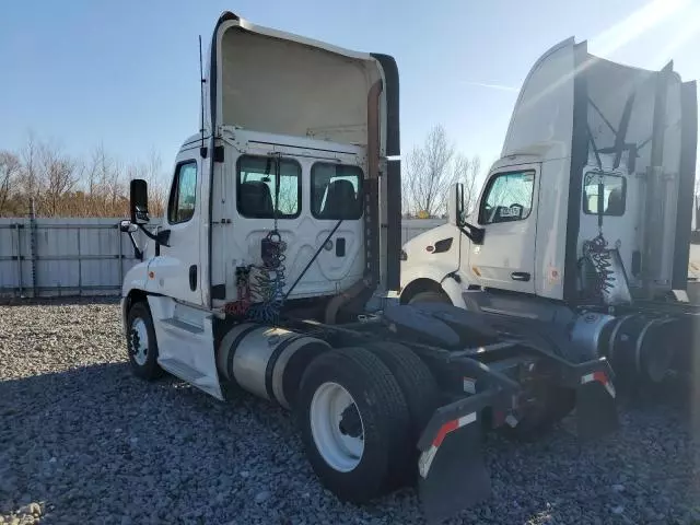 2014 Freightliner Cascadia 125