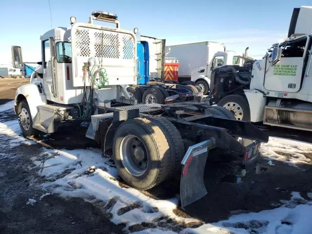 2011 Kenworth Construction T370