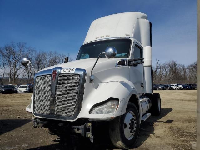 2013 Kenworth Construction T680