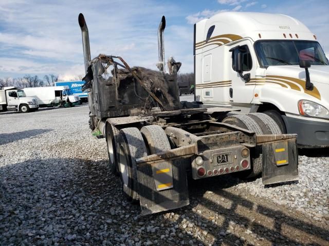 2007 Freightliner FLD132 Semi Truck