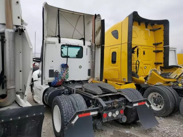 2014 Kenworth Construction T680