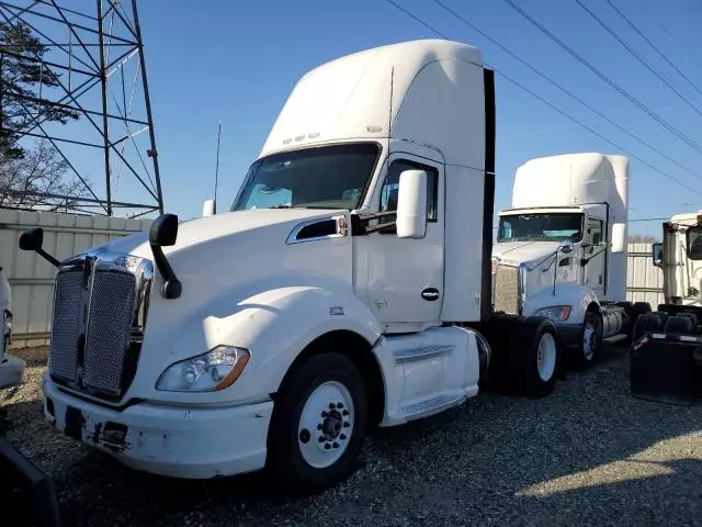 2015 Kenworth Construction T680