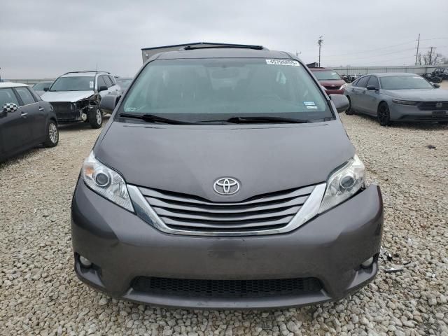 2017 Toyota Sienna XLE