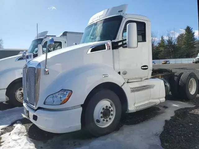 2014 Kenworth Construction T680