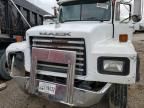 2000 Mack RB688S