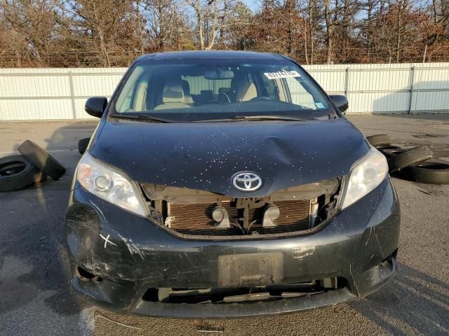 2016 Toyota Sienna LE