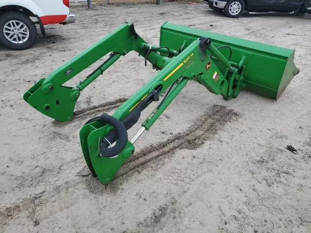 2022 John Deere 520M