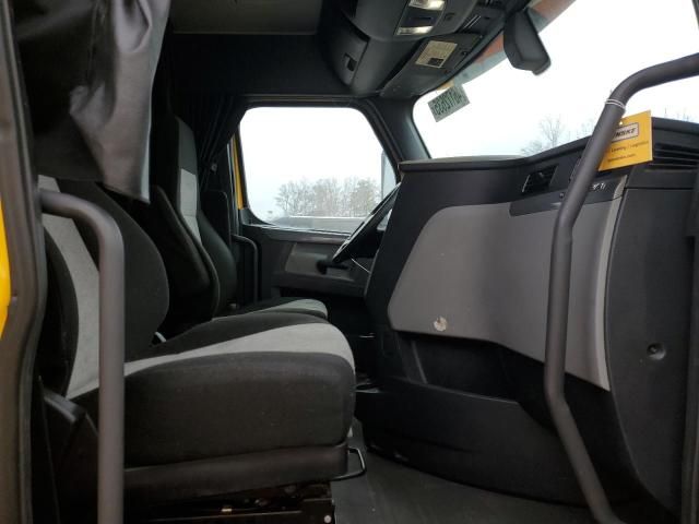 2019 Freightliner Cascadia 126