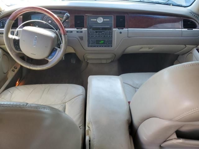 2005 Lincoln Town Car Signature Limited