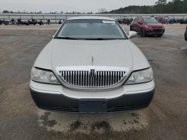 2005 Lincoln Town Car Signature Limited