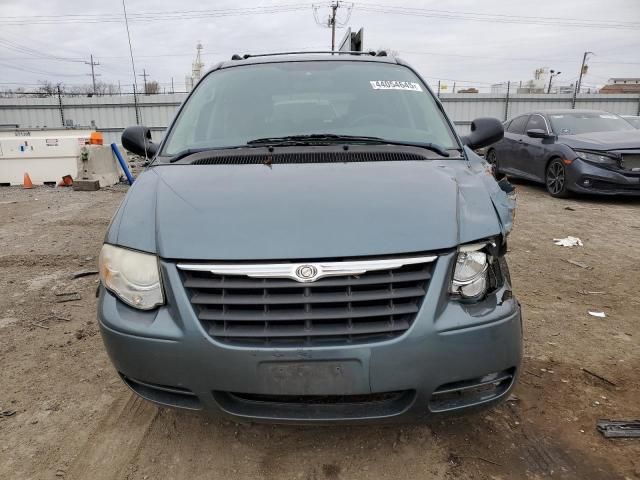 2006 Chrysler Town & Country LX