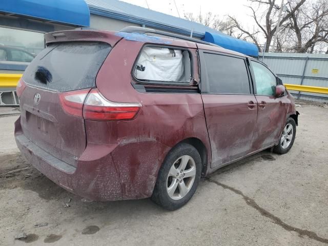 2016 Toyota Sienna LE