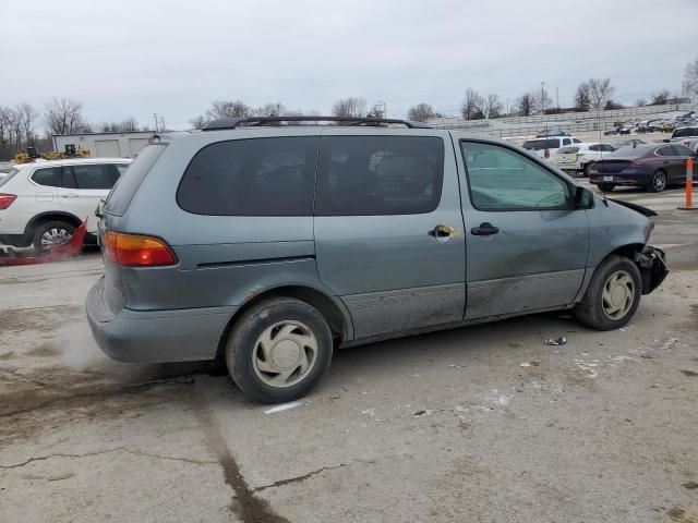 2000 Toyota Sienna LE