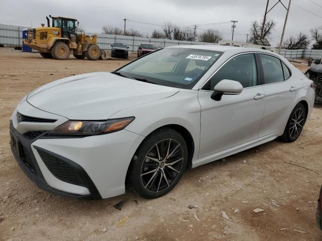 2022 Toyota Camry SE