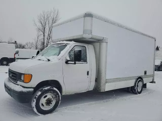 2007 Ford Econoline E450 Super Duty Cutaway Van