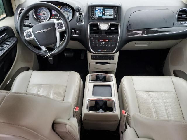 2013 Chrysler Town & Country Touring L