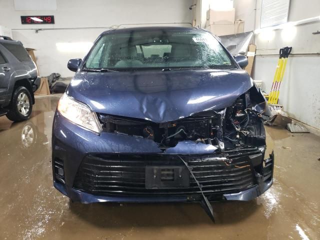 2018 Toyota Sienna LE