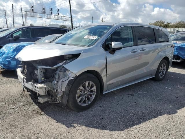 2021 Toyota Sienna LE