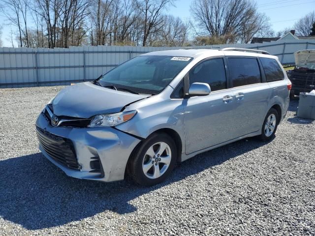 2018 Toyota Sienna LE