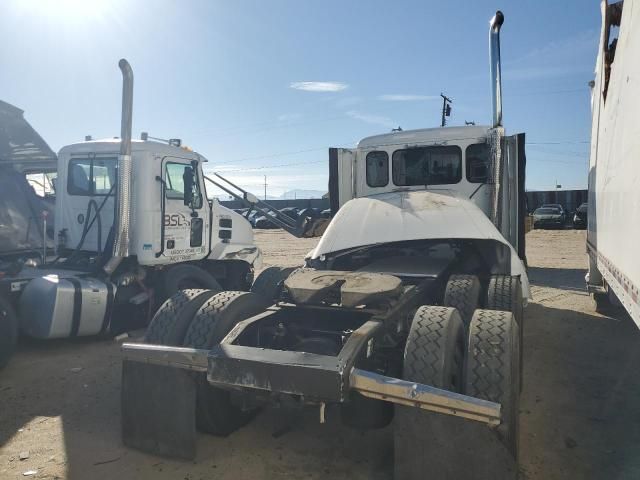 2015 Peterbilt 579