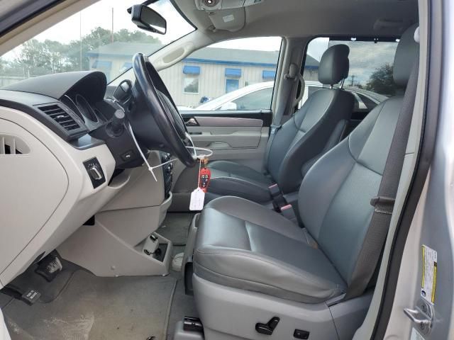 2011 Volkswagen Routan SE