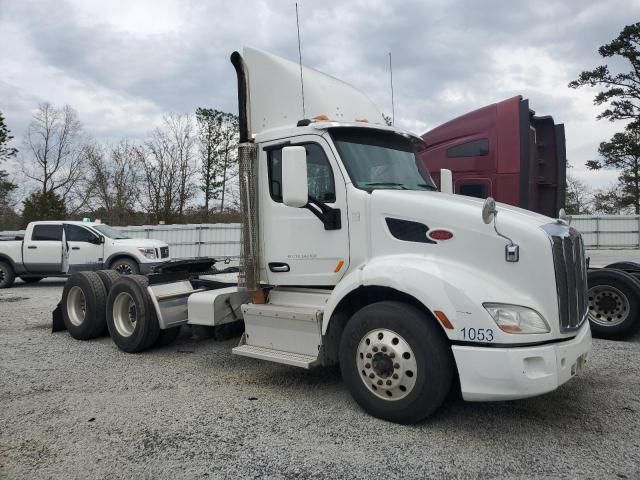 2016 Peterbilt 579 Semi Truck