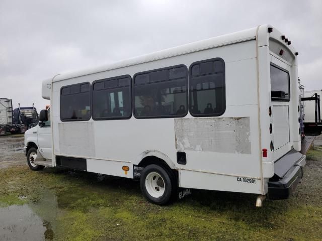 2013 Ford Econoline E450 Super Duty Cutaway Van