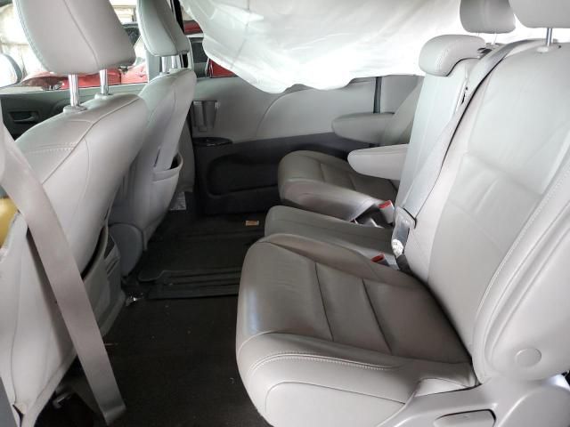 2018 Toyota Sienna XLE