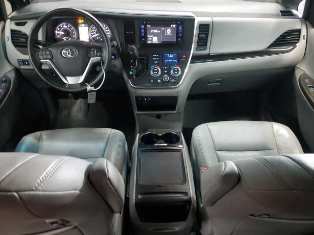 2017 Toyota Sienna XLE