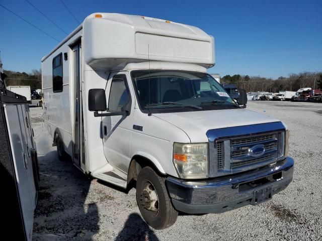 2008 Ford Econoline E450 Super Duty Cutaway Van