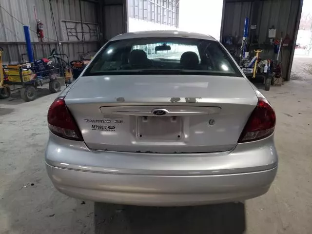 2005 Ford Taurus SE