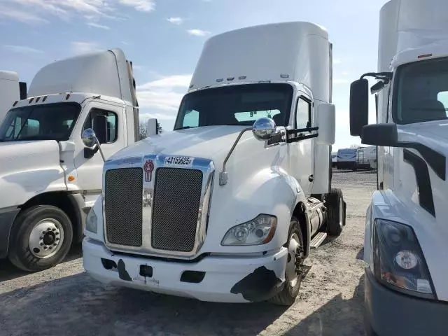 2013 Kenworth Construction T680