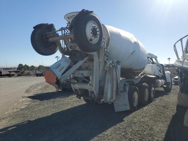 2007 Freightliner Conventional FLD120