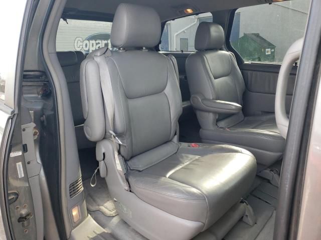 2004 Toyota Sienna XLE