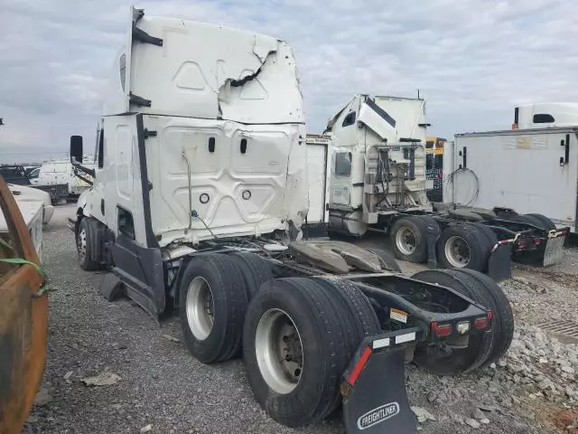 2022 Freightliner Cascadia 126