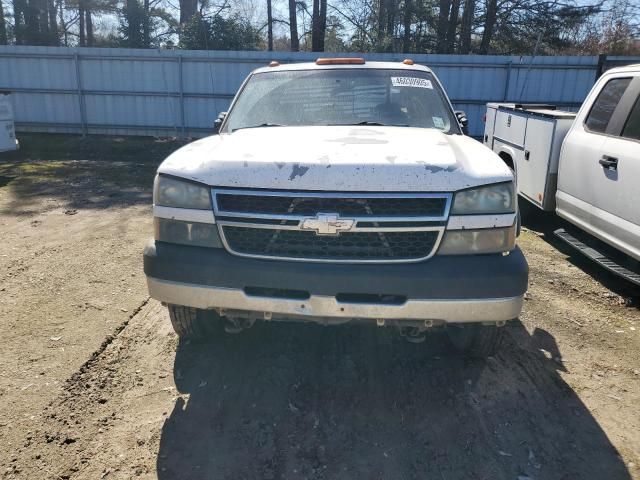 2007 Chevrolet Silverado Classic 3500 Crew Cab Flatbed Pickup TRU