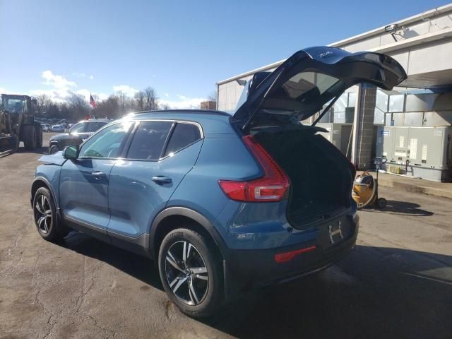 2024 Volvo XC40 Core